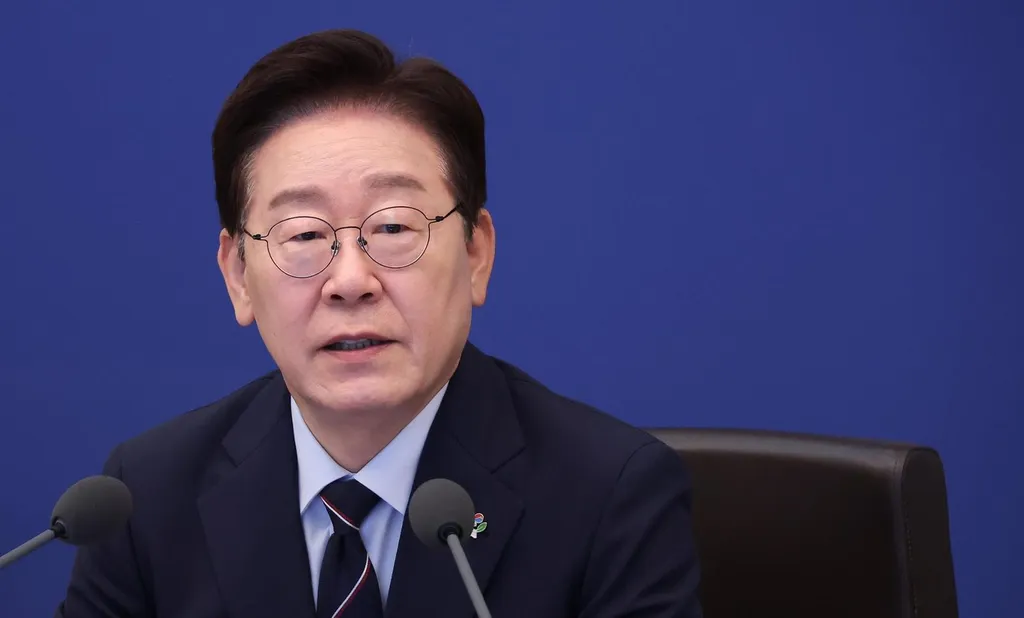 South Korean President Lee Jae Myung in his official inauguration portrait, June 2025