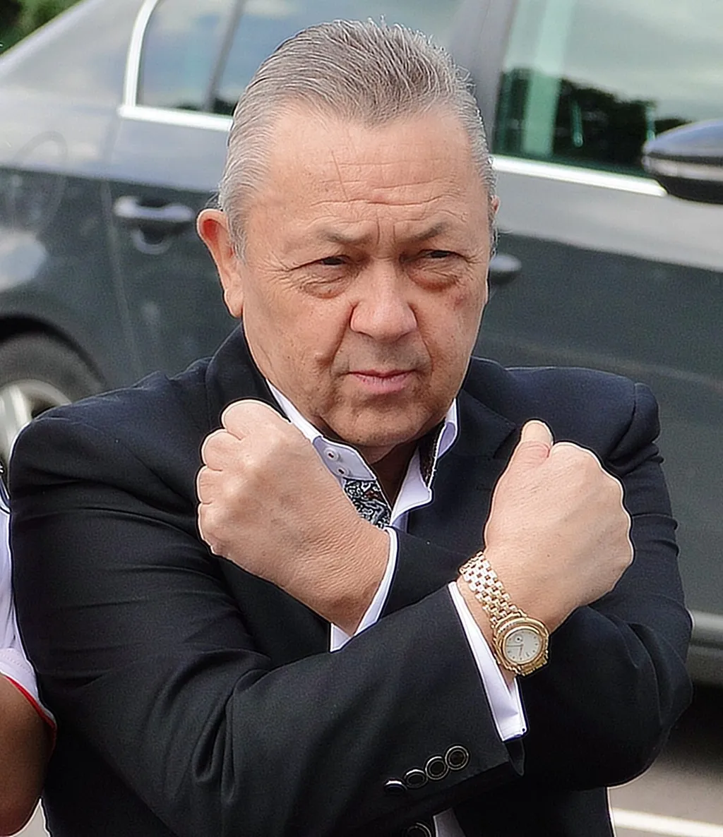 David Sullivan making West Ham United's crossed-hammers gesture