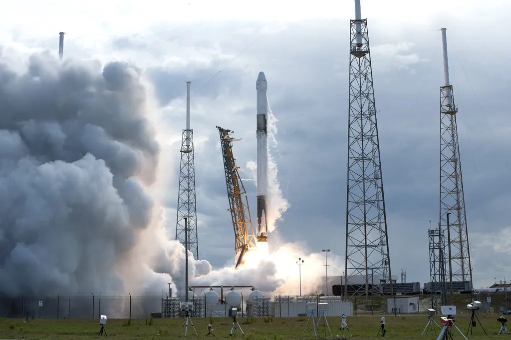 A SpaceX Falcon 9 rocket lifts off from Space Launch Complex 40 at Cape Canaveral at night